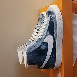 Womens Nike Blazer Mid 77 size 7